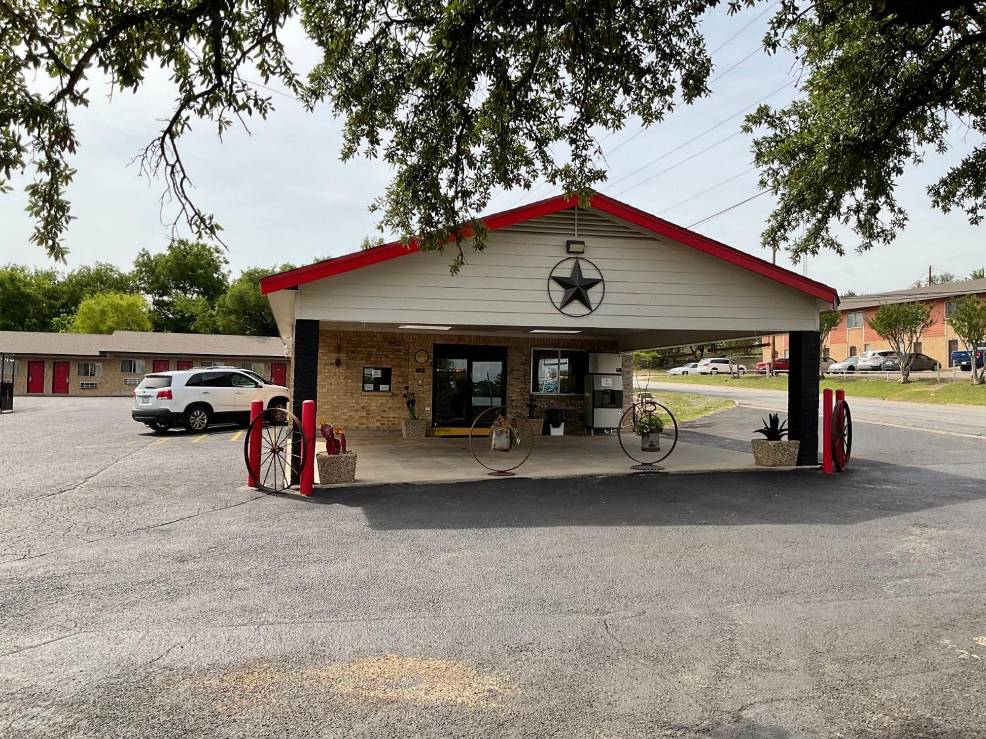 Glen Rose Inn & Suites Exterior foto
